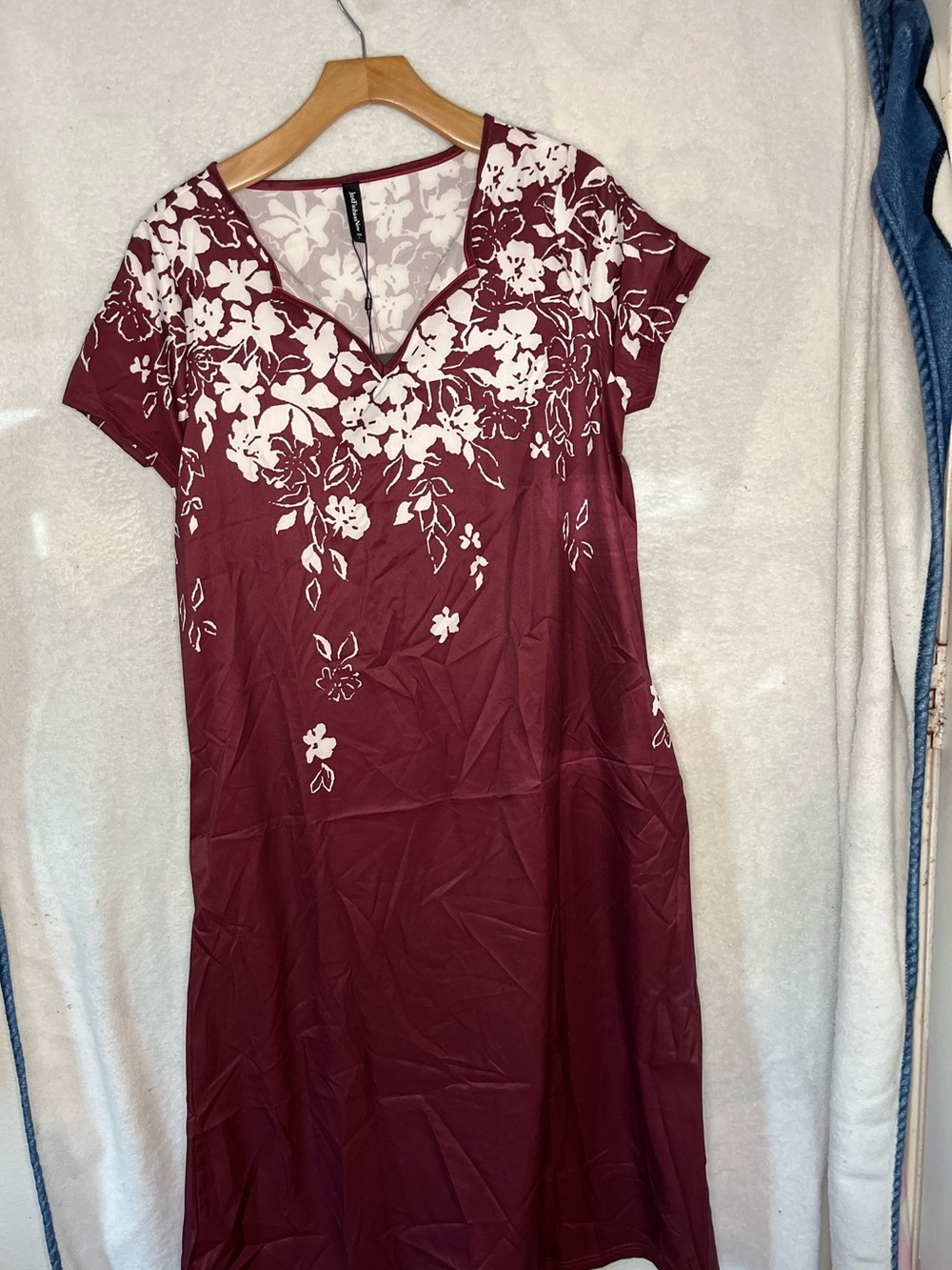 Asymmetrical Floral V-Neck Size L Dress in Burgundy